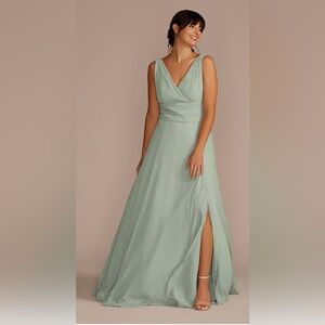 Elegant Sage Green Sleeveless Dress Size 6